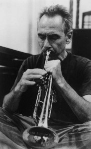 Jon Hassell en pleine prestation.