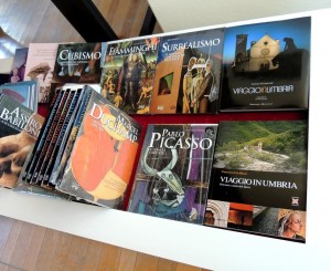 Stand con libri d'arte al Centro di Documentazione.