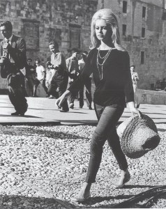 Brigitte Bardot, attrice, modello e cantante francese (Parigi 1934)  -  Piazza del Duomo, Spoletto, 11/08/1961.