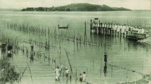 1936    -    Pontile de San Feliciano avec vue sur l'Isola Polvese.