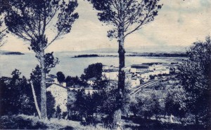 1947   .   Isola Maggiore (au fond à gauche) vue depuis les nouveaux quartiers de Passignano.