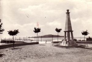 1963   -   Pontile de San Feliciano avec vue sur l'Isola Polvese.