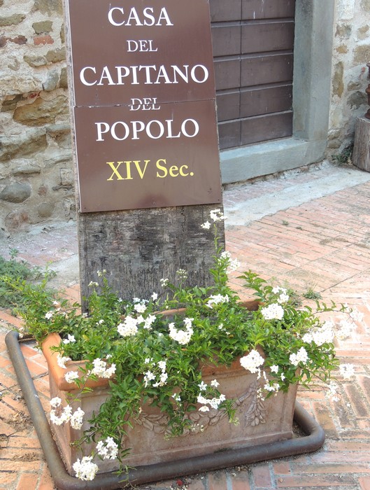 Casa del Capitano del Popolo (Centre de documentation)   -   Juillet 2013.