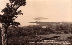 Non daté   -   Les deux îles vues depuis les hauteurs de Passignano.