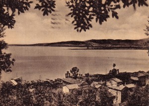 Non datée   -   via Guglielmi vue de la strada di San Salvatore : pontile de l'Isola Maggiore, chiesa del Buon Gesù et, au loin, la Punta Navaccia.