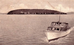 1951 - L'Esperia II  vient de quitter l'Isola Maggiore.