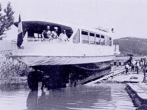 1963 - Mise à l'eau de l' Umbria à Passignano.LANCEMENT UMBRIA PASSIGNANO