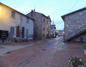 via Guglielmi già sembrava addormentato.