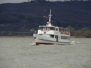 Le "Perugia" en route vers l' Isola Maggiore.