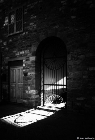 Grilla d'accès d'une maison.